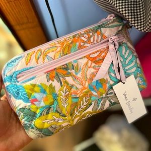 Vera Bradley wristlet with tags